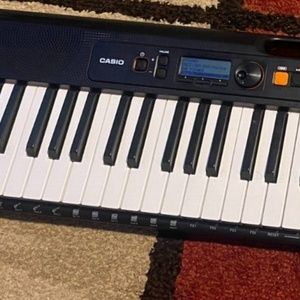 Casio CT-S200BK Casiotone 61-Key Portable Keyboard